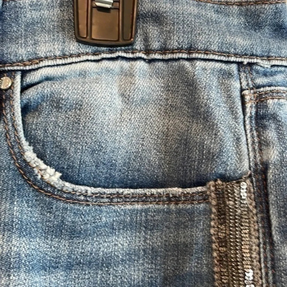 White House Black Market Girlfriend jeans -size 8S - Picture 7 of 14